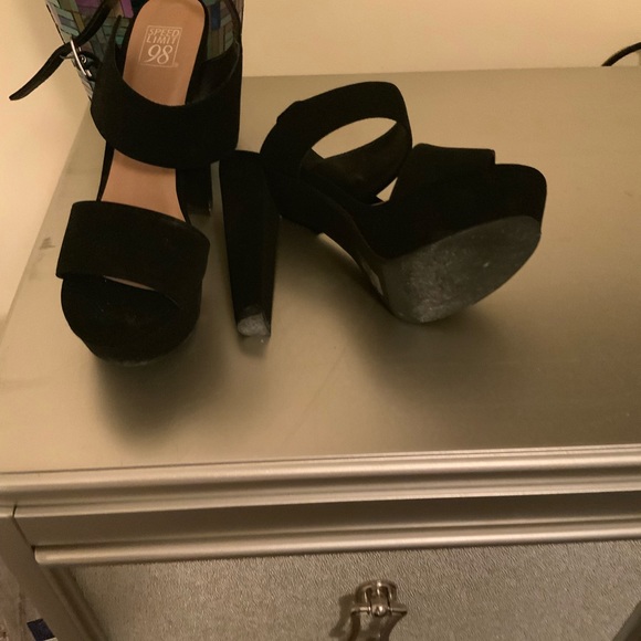 Open toe Heels - Picture 3 of 3